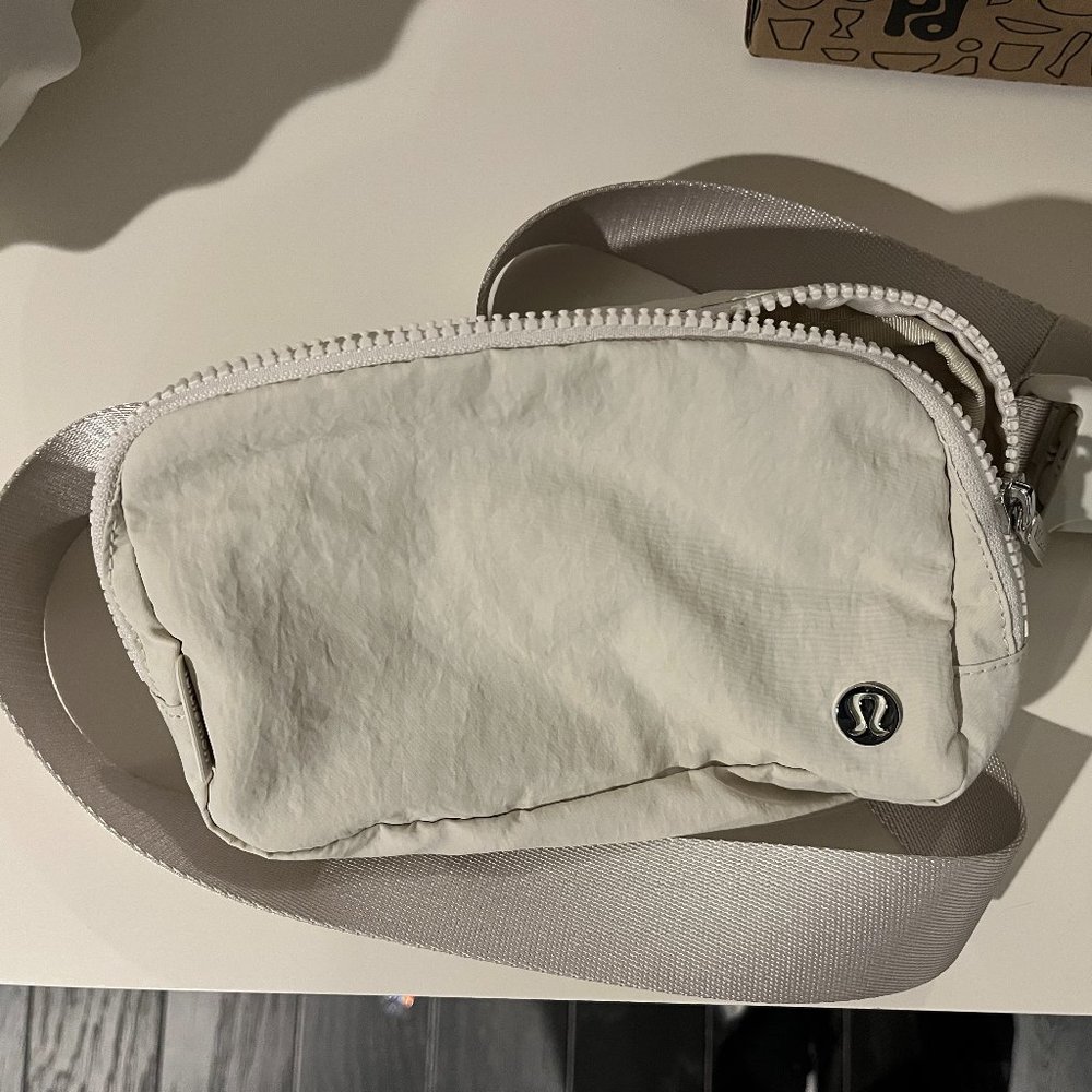 Lululemon Everywhere Belt Bag